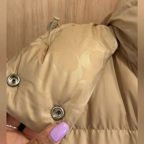Women’s size: LARGE Beige Coach short down puffer coat( ONLY WORN ONCE!) - Picture 6 of 16